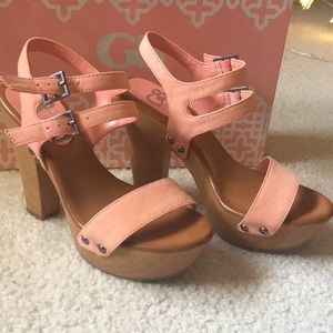 Gianni Bini Peach Wood Heels